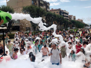 festa-espuma-fiesta-espectacles-espectaculos-contratar-barcelona-animacion-animacio-cultura-nens-festes-fiestas-10