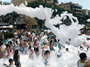 festa-espuma-fiesta-espectacles-espectaculos-contratar-barcelona-animacion-animacio-cultura-nens-festes-fiestas-3